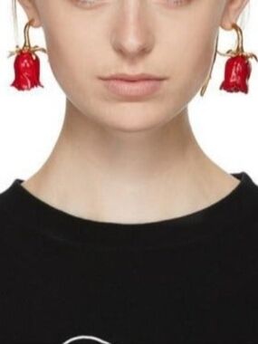 ❤️NWT Sculpted Wearable Art Rose, Push-back 3D Earrinfs. Gold, Red. 28 x 52 mm.